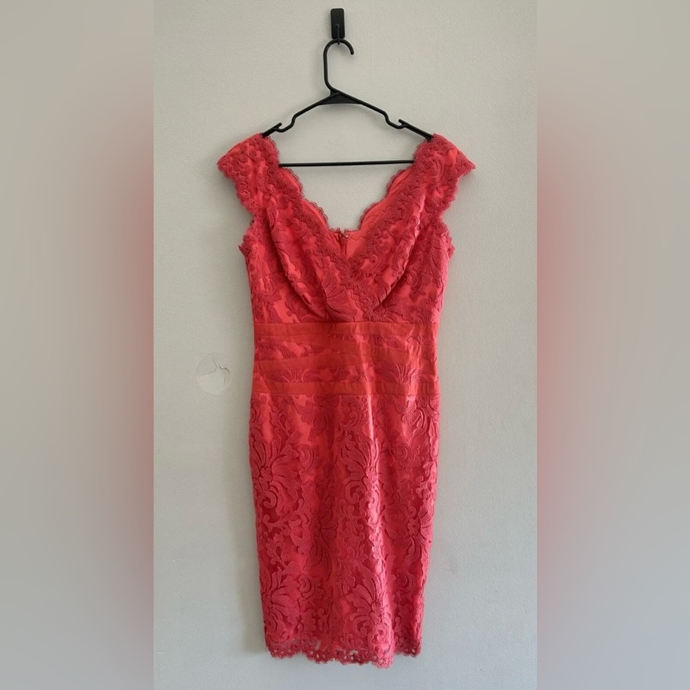 Tadashi Shoji Coral Lace V-Neck Sheath Knee Length Party Dress | Size 10